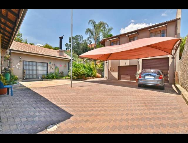 3 BEDROOM HOUSE FOR SALE IN OAKDENE